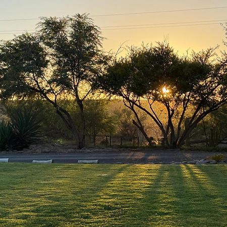Teri-Lemveli Lodge Beaufort West Εξωτερικό φωτογραφία